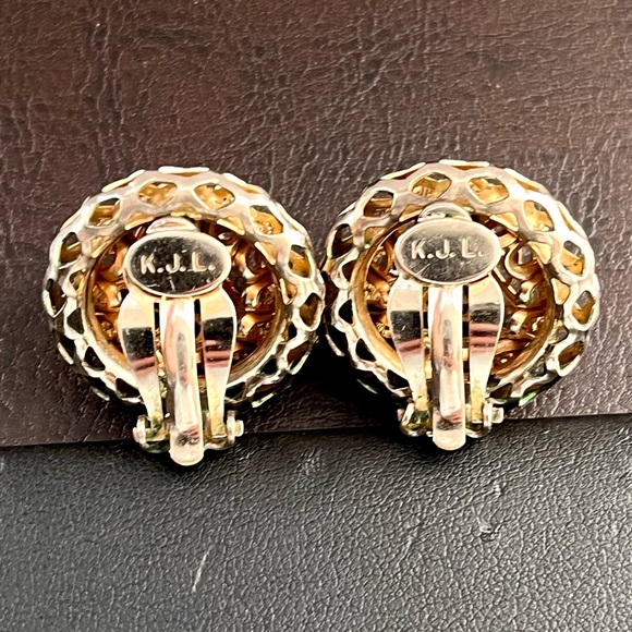 🔴SOLD🔴 Vintage Kenneth Jay Lane domed clip on earrings - Picture 5 of 9